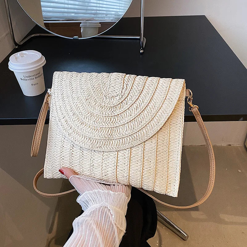 Summer Beach Straw Clutch Bag Cute Ball Pendant Crossbody Bag for Women Travel Shoulder Bags Purse Ladies Casual Bags Wicker Bag