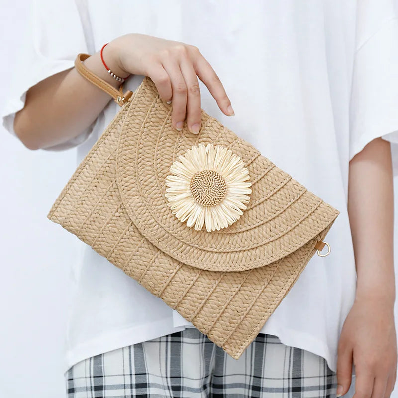 Summer Beach Straw Clutch Bag Cute Ball Pendant Crossbody Bag for Women Travel Shoulder Bags Purse Ladies Casual Bags Wicker Bag